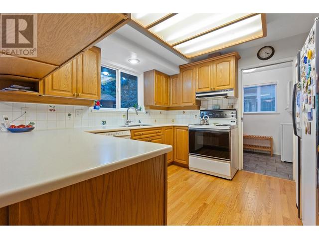 1585 Nelson Avenue, House detached with 4 bedrooms, 4 bathrooms and 5 parking in West Vancouver BC | Image 4