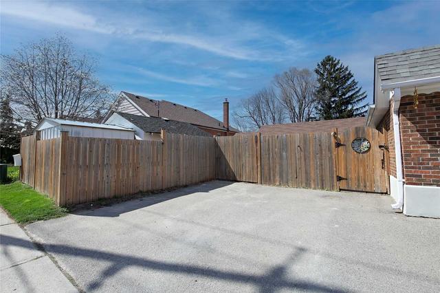 128 Cadillac Ave N, House detached with 2 bedrooms, 2 bathrooms and 4 parking in Oshawa ON | Image 25