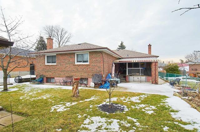 111 Crendon Dr, House detached with 3 bedrooms, 3 bathrooms and 4 parking in Toronto ON | Image 13