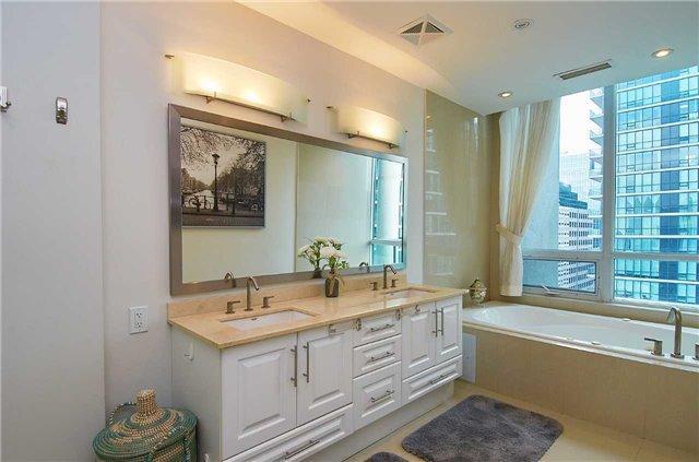 Ph 2906 - 12 Yonge St, Condo with 3 bedrooms, 3 bathrooms and 2 parking in Toronto ON | Image 12
