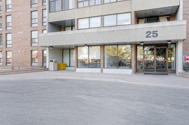 1801 - 25 Kensington Rd, Condo with 2 bedrooms, 2 bathrooms and 1 parking in Brampton ON | Image 12
