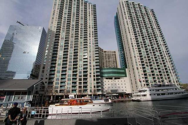 2402 - 99 Harbour Sq, Condo with 2 bedrooms, 2 bathrooms and 1 parking in Toronto ON | Image 17