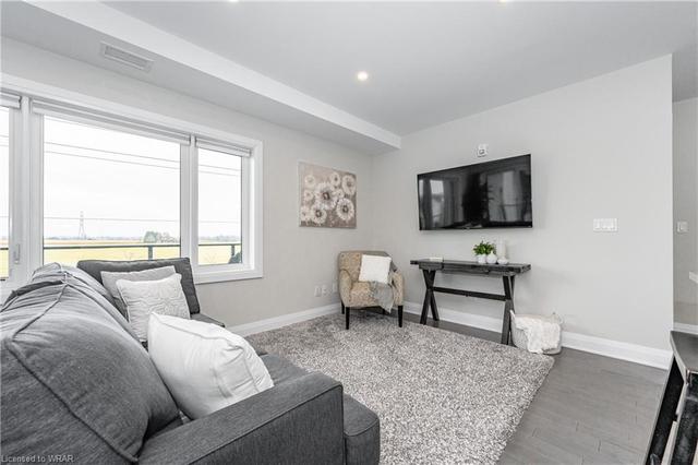 203 - 247 Grey Silo Road, House attached with 2 bedrooms, 2 bathrooms and 1 parking in Waterloo ON | Image 11
