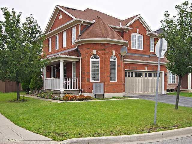 86 Tawnie Cres, House detached with 4 bedrooms, 3 bathrooms and 4 parking in Brampton ON | Image 2