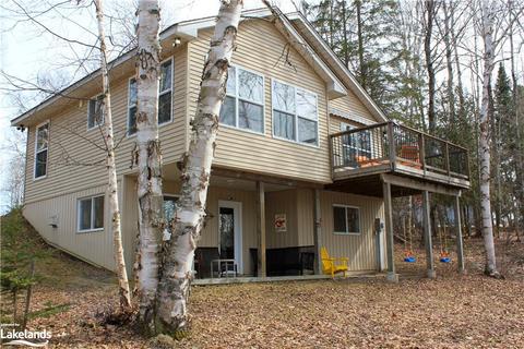 1136 Lakeside Trail, House detached with 3 bedrooms, 2 bathrooms and 6 parking in Magnetawan ON | Card Image
