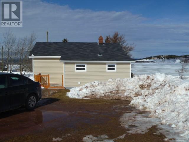 147 Main Highway, House detached with 3 bedrooms, 1 bathrooms and null parking in Heart's Delight Islington NL | Image 2