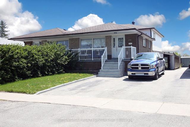 3268 Clara Dr W, House semidetached with 3 bedrooms, 2 bathrooms and 4 parking in Mississauga ON | Image 1
