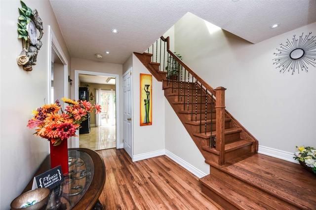 42 Alabaster Dr, House detached with 3 bedrooms, 2 bathrooms and 2 parking in Brampton ON | Image 2