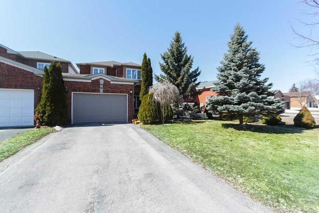 81 Rundle Cres, House attached with 3 bedrooms, 3 bathrooms and 4 parking in Barrie ON | Image 1