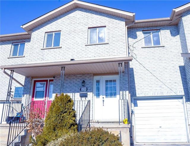 1239 King Street, House attached with 3 bedrooms, 1 bathrooms and 3 parking in Cambridge ON | Image 2