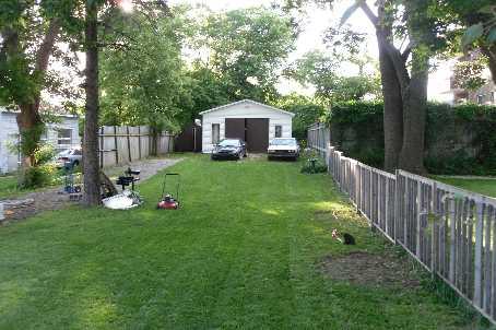 18 Whiting Ave, House detached with 3 bedrooms, 2 bathrooms and 5 parking in Oshawa ON | Image 2
