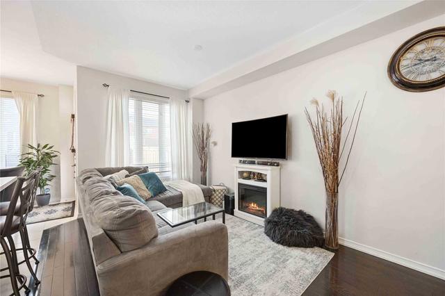73 Chant Cres, House attached with 3 bedrooms, 3 bathrooms and 3 parking in Ajax ON | Image 3