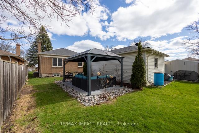 72 Grassmere Crt, House detached with 3 bedrooms, 2 bathrooms and 5 parking in Oshawa ON | Image 31