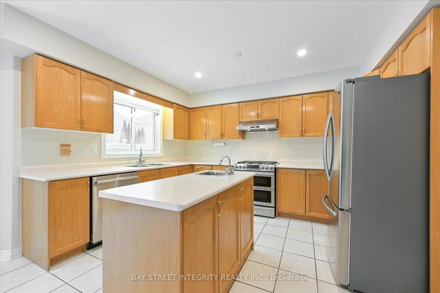 67 Grandlea Cres, House detached with 4 bedrooms, 4 bathrooms and 6 parking in Markham ON | Image 6