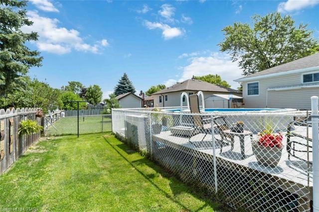 24 Preston Avenue, House detached with 4 bedrooms, 2 bathrooms and null parking in Sarnia ON | Image 31