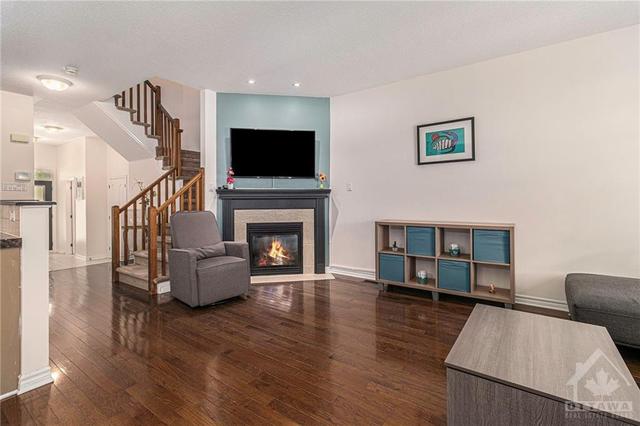 103 Shepody Circle, Townhouse with 3 bedrooms, 3 bathrooms and 3 parking in Ottawa ON | Image 6