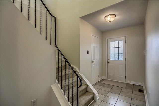 22 Enmount Dr, Townhouse with 3 bedrooms, 2 bathrooms and 1 parking in Brampton ON | Image 3