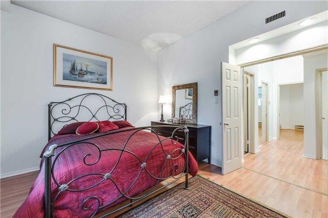 42 Irwin Ave, Townhouse with 2 bedrooms, 2 bathrooms and null parking in Toronto ON | Image 13