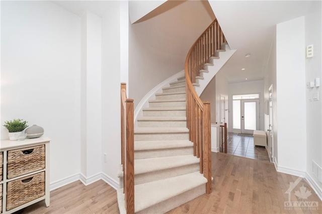 964 Cobble Hill Drive, Townhouse with 3 bedrooms, 3 bathrooms and 3 parking in Ottawa ON | Image 16