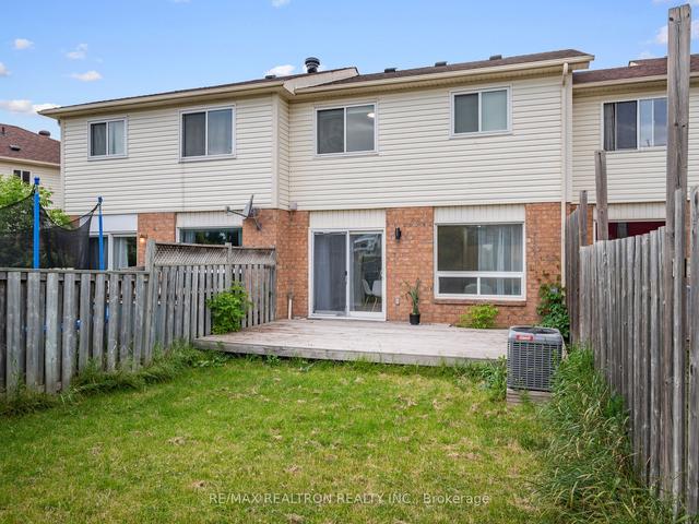 136 Pickett Cres, House attached with 3 bedrooms, 2 bathrooms and 3 parking in Barrie ON | Image 9