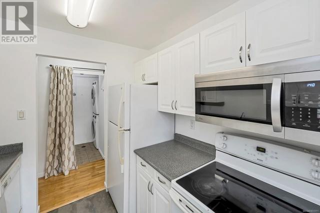 542 Carnation Pl, Condo with 2 bedrooms, 1 bathrooms and 1 parking in Saanich BC | Image 12