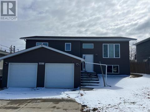 4803 56 Avenue, House detached with 4 bedrooms, 3 bathrooms and 2 parking in Pouce Coupe BC | Card Image