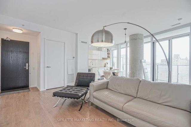 1002 - 125 Peter St, Condo with 2 bedrooms, 2 bathrooms and 1 parking in Toronto ON | Image 24