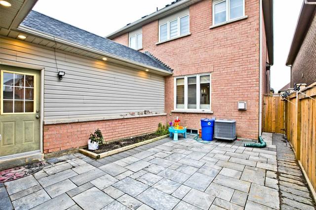 2038 Bur Oak Ave, House semidetached with 3 bedrooms, 4 bathrooms and 2 parking in Markham ON | Image 19