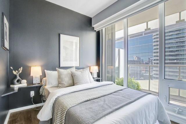1809 - 197 Yonge St, Condo with 3 bedrooms, 2 bathrooms and 1 parking in Toronto ON | Image 11