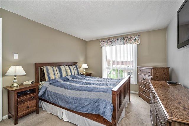 27 Fanshawe Dr, House attached with 3 bedrooms, 2 bathrooms and 4 parking in Brampton ON | Image 13