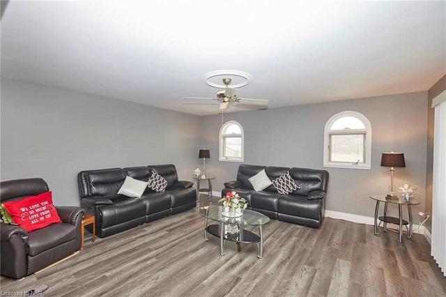 1096 Barnhart St, House detached with 3 bedrooms, 2 bathrooms and 7 parking in Fort Erie ON | Image 3