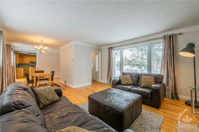 11 Sumac Street, House detached with 3 bedrooms, 2 bathrooms and 4 parking in Ottawa ON | Image 10
