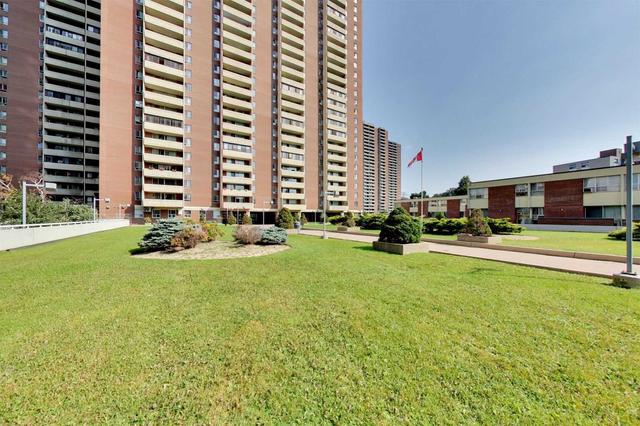 405 - 3 Massey Sq, Condo with 2 bedrooms, 1 bathrooms and 1 parking in Toronto ON | Image 1
