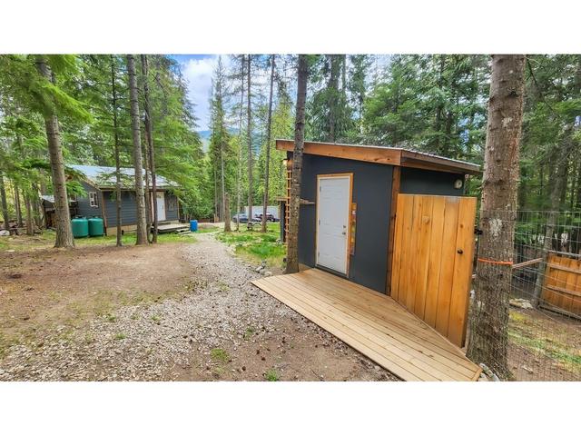 5745 Longbeach Road, House detached with 0 bedrooms, 0 bathrooms and 6 parking in Central Kootenay E BC | Image 20