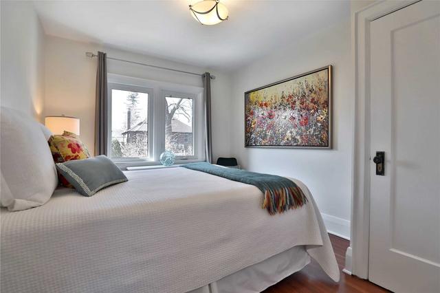 44 Humber Tr, House detached with 3 bedrooms, 2 bathrooms and 5 parking in Toronto ON | Image 15