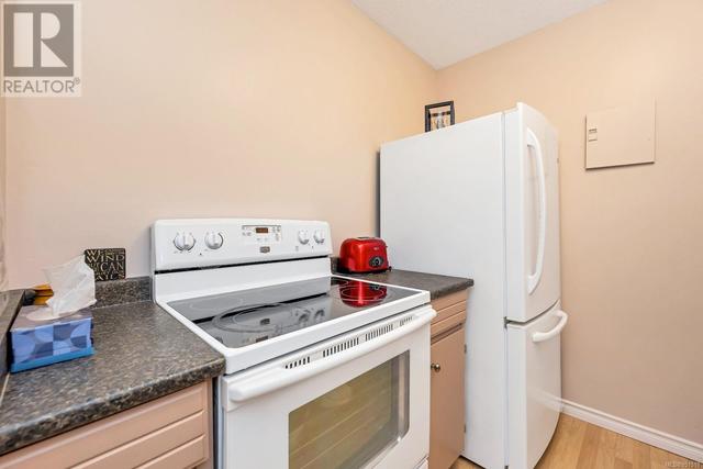 40 - 477 Lampson St, Condo with 3 bedrooms, 1 bathrooms and 1 parking in Esquimalt BC | Image 13