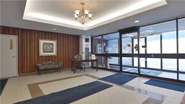 1003 - 50 Elm Dr E, Condo with 2 bedrooms, 1 bathrooms and 1 parking in Mississauga ON | Image 2