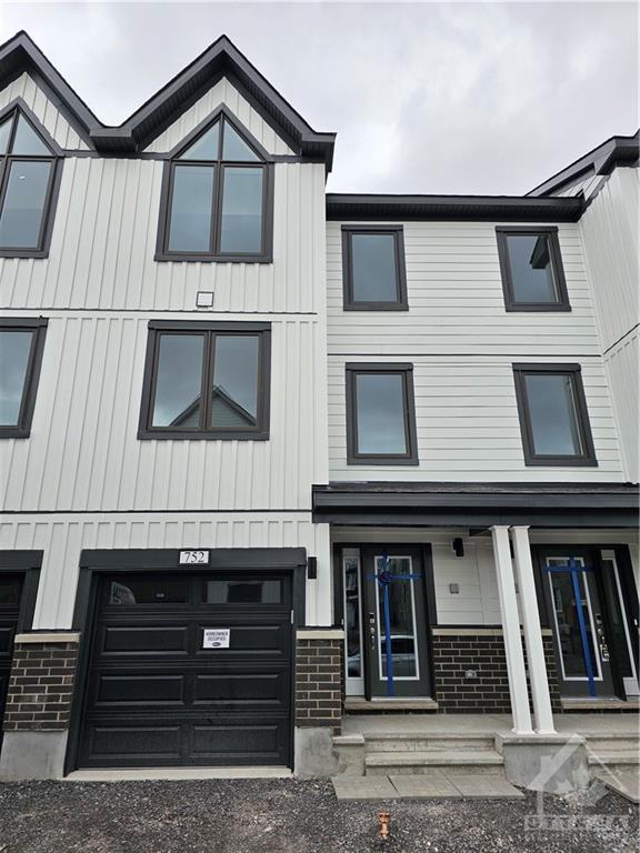 752 Kinstead Private, Townhouse with 4 bedrooms, 4 bathrooms and 2 parking in Ottawa ON | Image 1