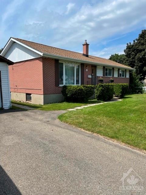 1 Glenn Wood Place, House detached with 4 bedrooms, 2 bathrooms and 6 parking in Brockville ON | Image 2