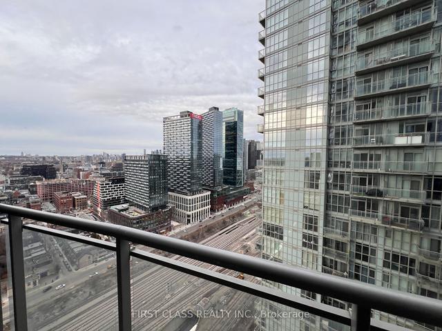 3503 - 21 Iceboat Terr, Condo with 1 bedrooms, 1 bathrooms and 0 parking in Toronto ON | Image 2