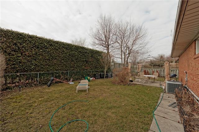 29 Bayberry Cres, House detached with 3 bedrooms, 3 bathrooms and 2 parking in Toronto ON | Image 12