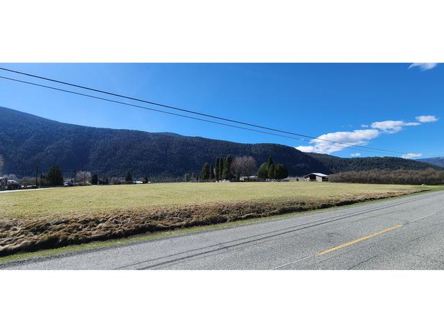 1480 Carson Road, House detached with 3 bedrooms, 3 bathrooms and null parking in Kootenay Boundary D BC | Image 77