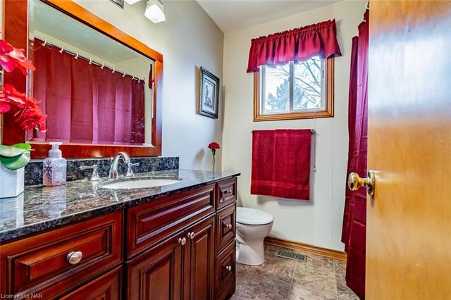 6515 Kuhn Crescent, House semidetached with 3 bedrooms, 2 bathrooms and 2 parking in Niagara Falls ON | Image 11