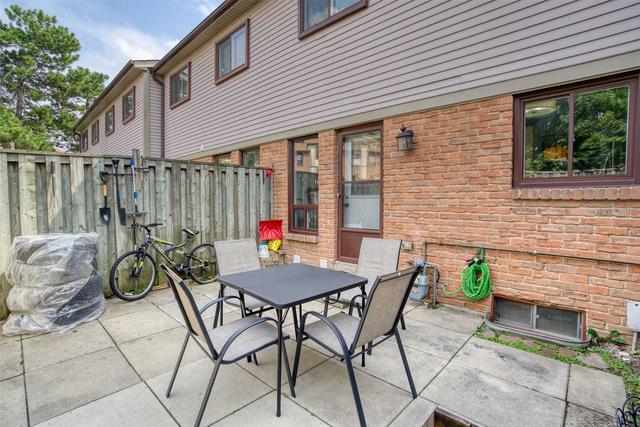 77 Mcmullen Cres, Townhouse with 3 bedrooms, 3 bathrooms and 2 parking in Brampton ON | Image 25