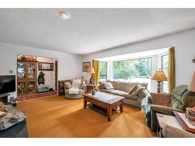 2546 200 Street, House detached with 3 bedrooms, 3 bathrooms and 9 parking in Langley BC | Image 8