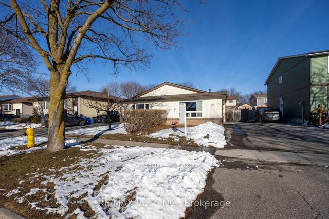 301 Tipperary St, House semidetached with 3 bedrooms, 2 bathrooms and 2 parking in Oshawa ON | Image 23