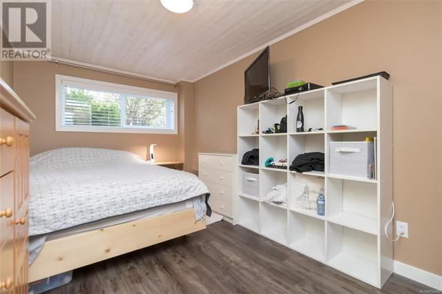 1865 Elmhurst Pl, House detached with 5 bedrooms, 2 bathrooms and 1 parking in Saanich BC | Image 21