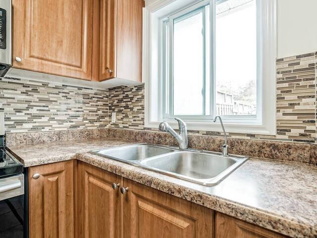 7126 Frontier Rdge, House semidetached with 3 bedrooms, 3 bathrooms and 5 parking in Mississauga ON | Image 7