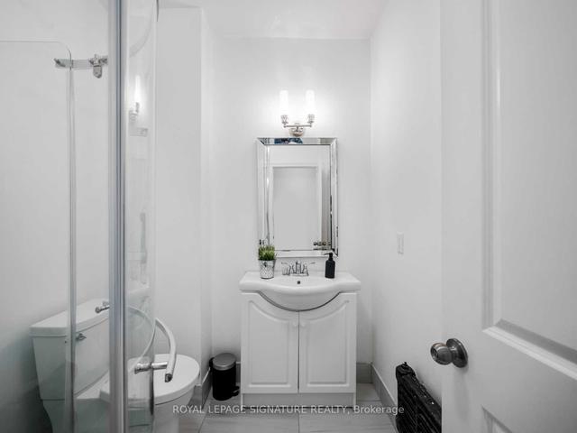2243 Dundas St W, House attached with 4 bedrooms, 4 bathrooms and 2 parking in Toronto ON | Image 20
