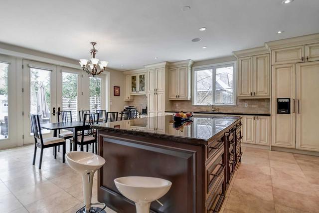 1366 Queen Victoria Ave, House detached with 4 bedrooms, 5 bathrooms and 6 parking in Mississauga ON | Image 21
